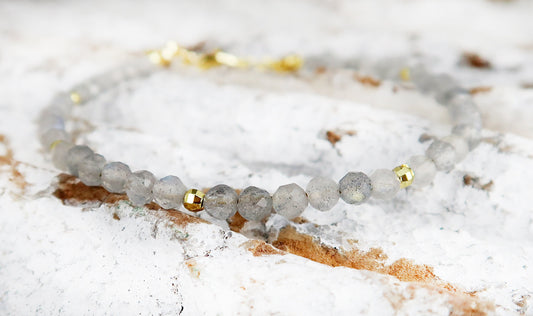 Labradorit Armband, AAA Labradorit Schmuck, Zarte Facettierte Kleine Perlen 2,5 mm, handgefertigt, Geschenk für sie, Mama Geschenk