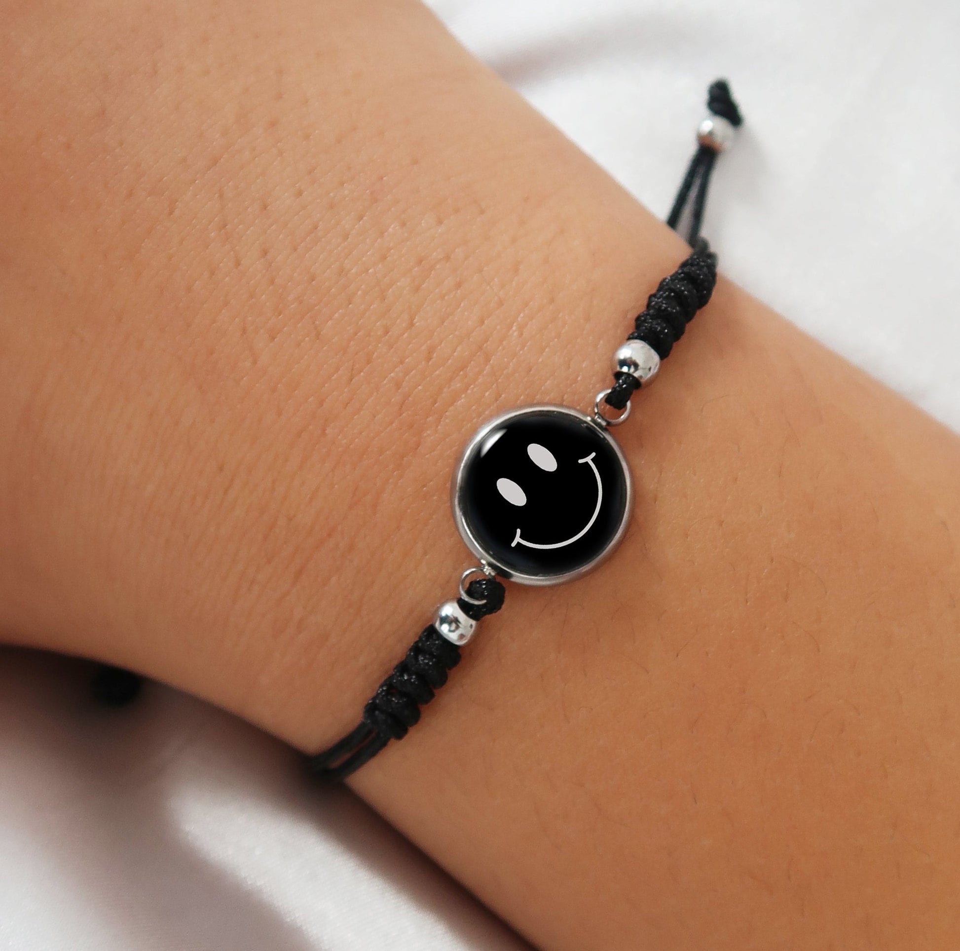 Smiley Armband, Armband Makramee, Armband Smiley, Silber Stoff Armband Damen, Freundschaftsarmband, Handgemachter Schmuck, Geschenke für sie