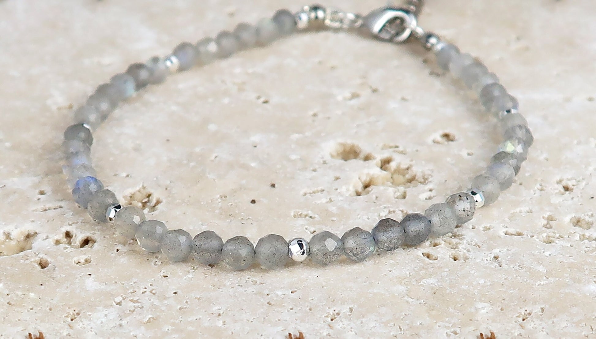 Labradorit Armband, AAA Labradorit Schmuck, Zarte Facettierte Kleine Perlen 2,5 mm, handgefertigt, Geschenk für sie, Mama Geschenk
